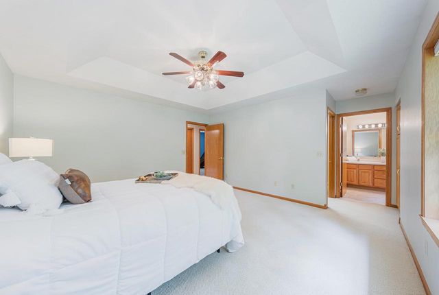 1424 E KEYSTONE LANE, Appleton, WI 54913