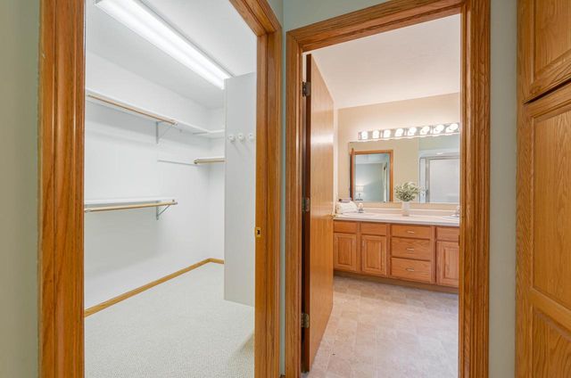 1424 E KEYSTONE LANE, Appleton, WI 54913