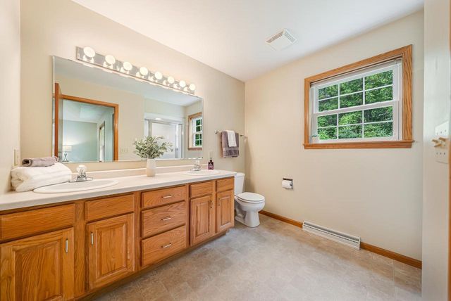 1424 E KEYSTONE LANE, Appleton, WI 54913