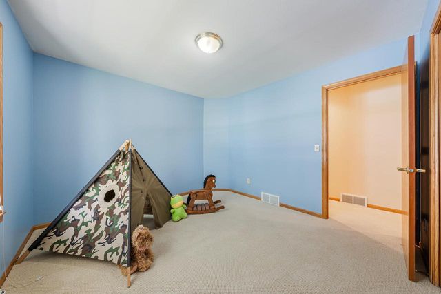 1424 E KEYSTONE LANE, Appleton, WI 54913