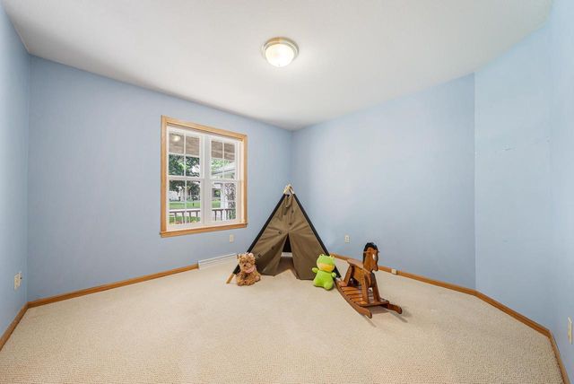 1424 E KEYSTONE LANE, Appleton, WI 54913