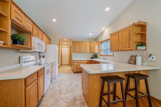 1424 E KEYSTONE LANE, Appleton, WI 54913