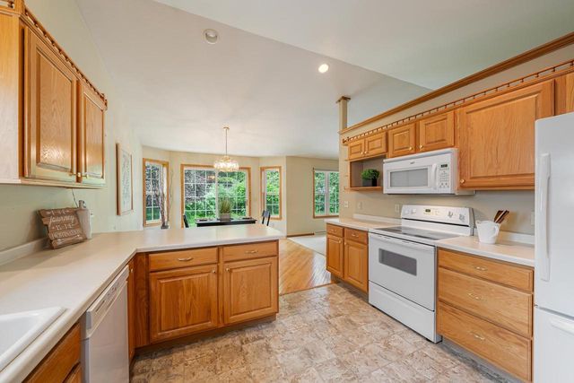 1424 E KEYSTONE LANE, Appleton, WI 54913