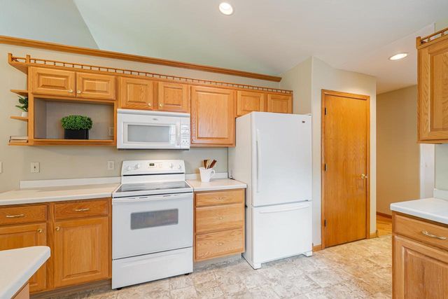 1424 E KEYSTONE LANE, Appleton, WI 54913