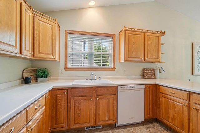 1424 E KEYSTONE LANE, Appleton, WI 54913