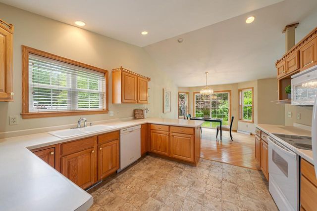 1424 E KEYSTONE LANE, Appleton, WI 54913