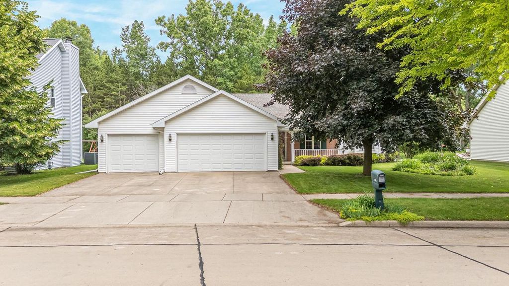1424 E KEYSTONE LANE, Appleton, WI 54913