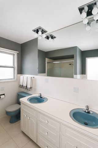 917 W Army Trail Boulevard, Addison, IL 60101