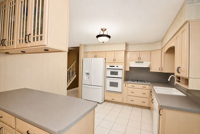 917 W Army Trail Boulevard, Addison, IL 60101