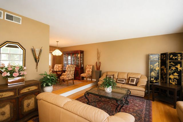 917 W Army Trail Boulevard, Addison, IL 60101
