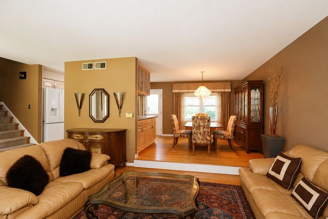 917 W Army Trail Boulevard, Addison, IL 60101