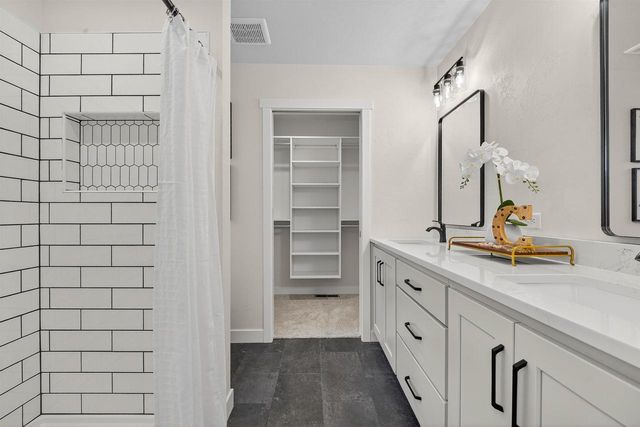 W5845 ROUNDSTONE PLACE, Menasha, WI 54952