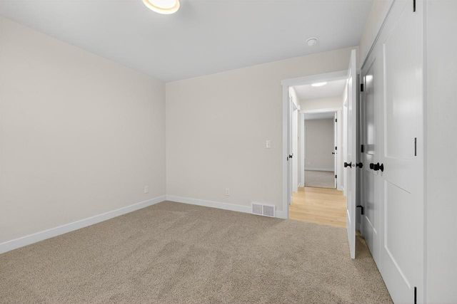 W5845 ROUNDSTONE PLACE, Menasha, WI 54952