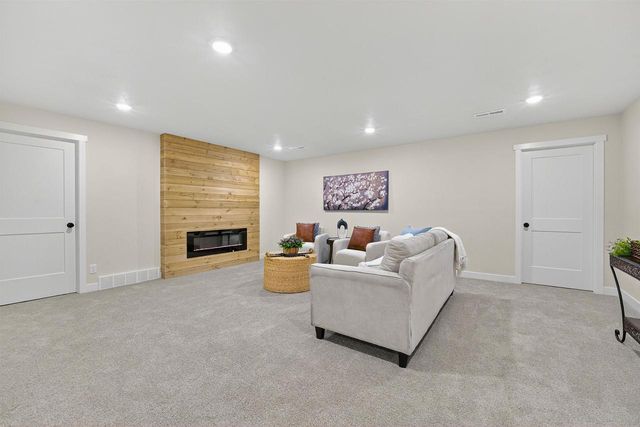 W5845 ROUNDSTONE PLACE, Menasha, WI 54952