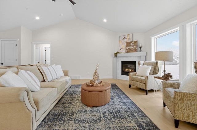 W5845 ROUNDSTONE PLACE, Menasha, WI 54952