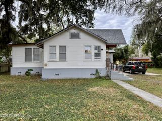 8726 6TH Avenue, Jacksonville, FL 32208