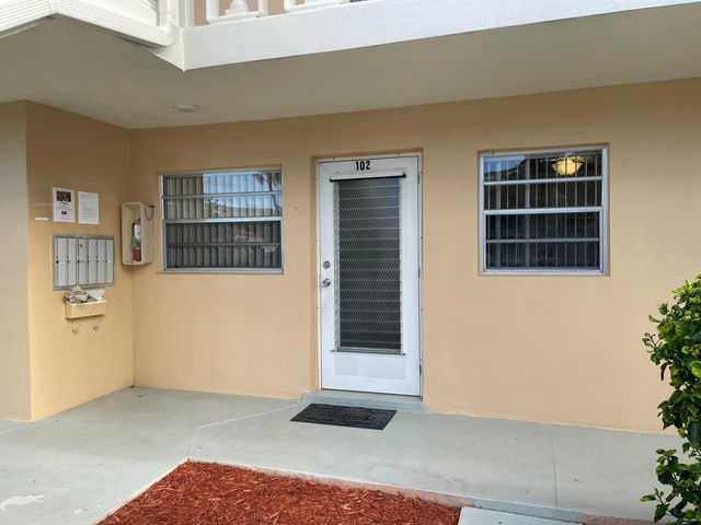 2152 NE 1st Way 102, Boynton Beach, FL 33435