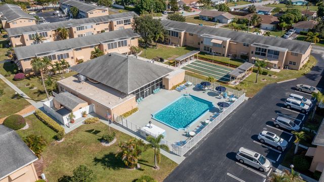 2152 NE 1st Way 102, Boynton Beach, FL 33435