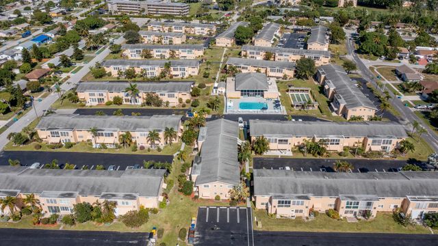 2152 NE 1st Way 102, Boynton Beach, FL 33435