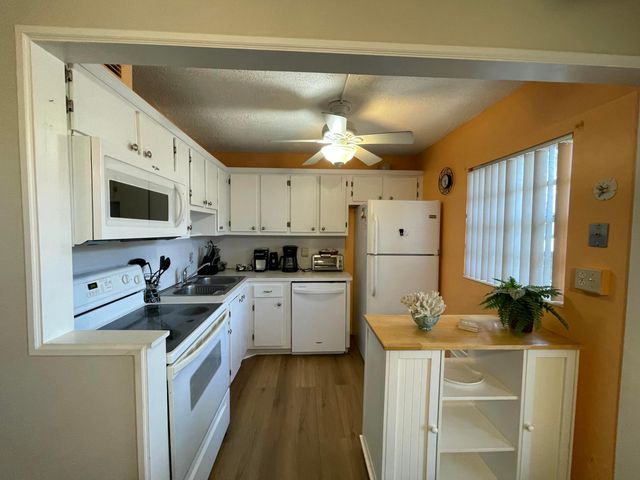 2152 NE 1st Way 102, Boynton Beach, FL 33435