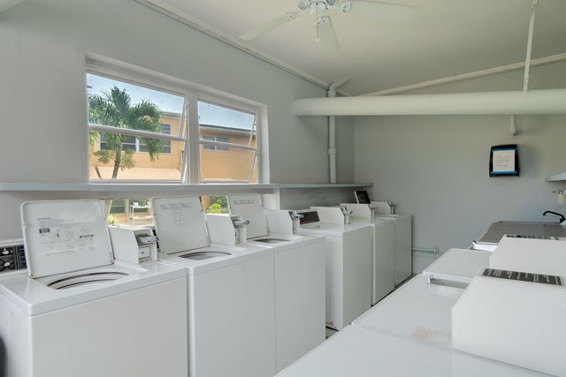 2152 NE 1st Way 102, Boynton Beach, FL 33435