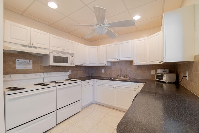 2152 NE 1st Way 102, Boynton Beach, FL 33435