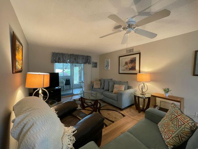 2152 NE 1st Way 102, Boynton Beach, FL 33435