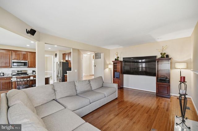 6837 RATHBONE PL, Gainesville, VA 20155