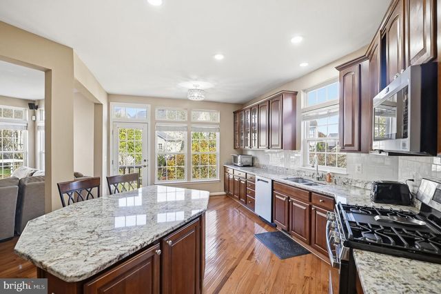 6837 RATHBONE PL, Gainesville, VA 20155