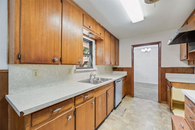 5517 Odessa Avenue, Fort Worth, TX 76133