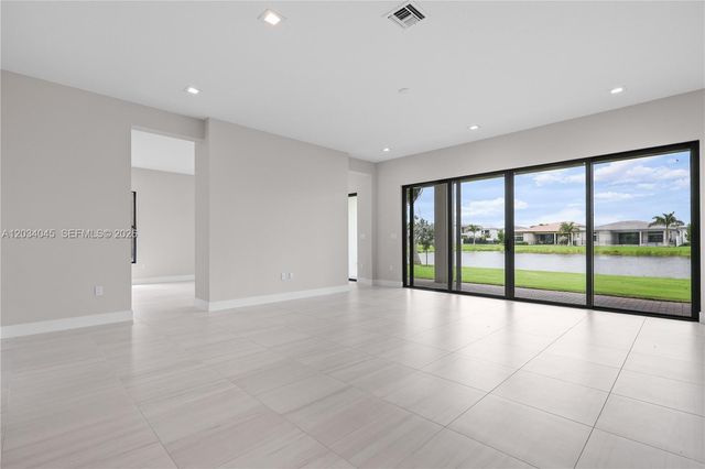9523 Royal Woods Mnr, Boca Raton, FL 33434