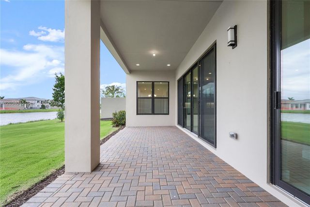 9523 Royal Woods Mnr, Boca Raton, FL 33434