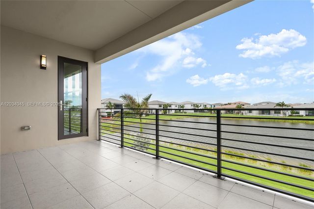 9523 Royal Woods Mnr, Boca Raton, FL 33434