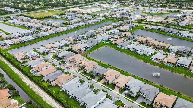 9523 Royal Woods Mnr, Boca Raton, FL 33434