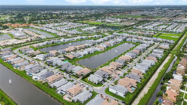 9523 Royal Woods Mnr, Boca Raton, FL 33434
