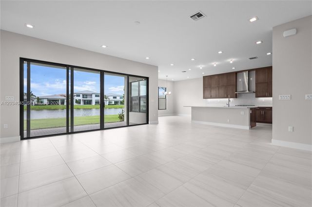 9523 Royal Woods Mnr, Boca Raton, FL 33434