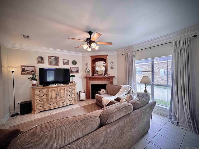 214 S Daphne, Gonzales, LA 70737