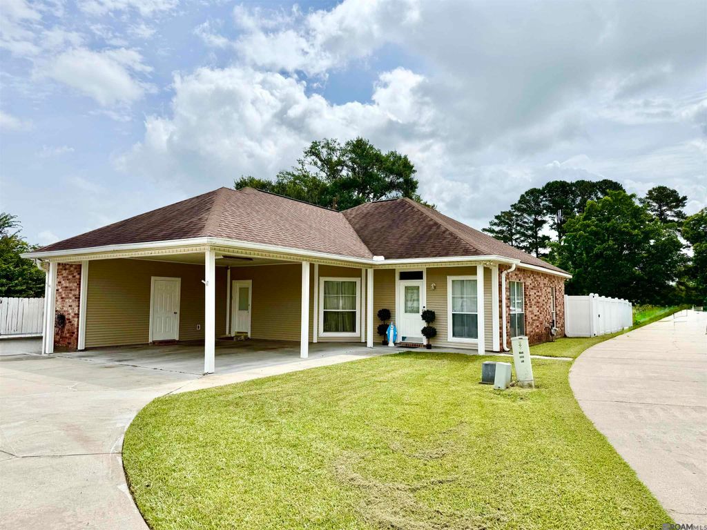 214 S Daphne, Gonzales, LA 70737