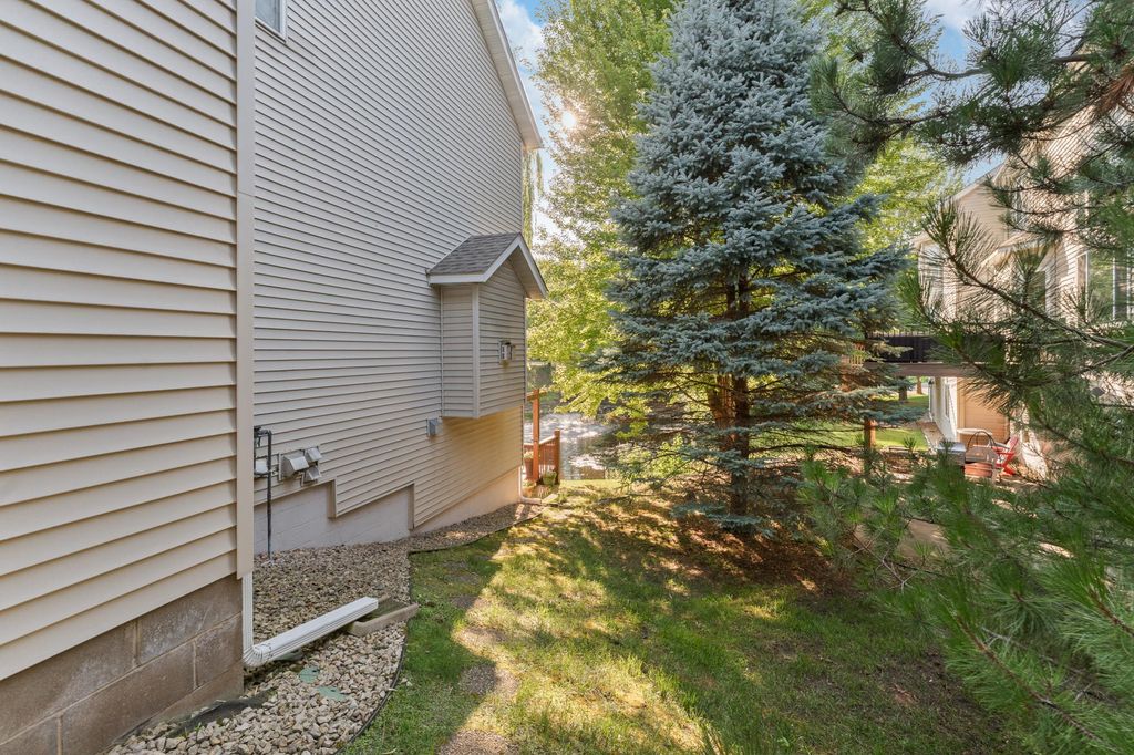 1517 Deerwood Bend, Eagan, MN 55122 — photo 5