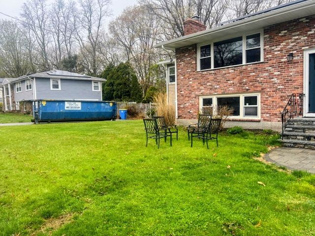 15 Sunset Dr, Randolph, MA 02368