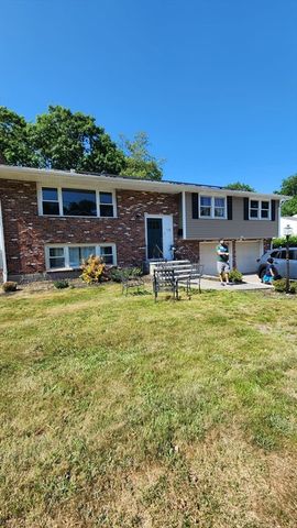 15 Sunset Dr, Randolph, MA 02368