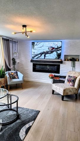 15 Sunset Dr, Randolph, MA 02368