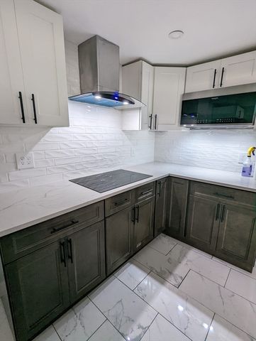 15 Sunset Dr, Randolph, MA 02368