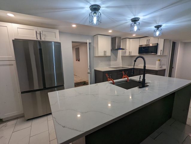 15 Sunset Dr, Randolph, MA 02368