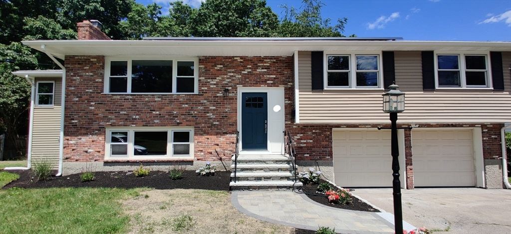 15 Sunset Dr, Randolph, MA 02368