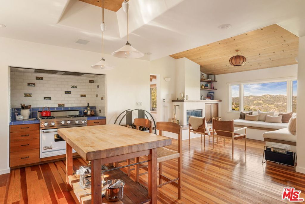 Image 14 of property listing at 20155 Observation Drive, Topanga, CA 90290