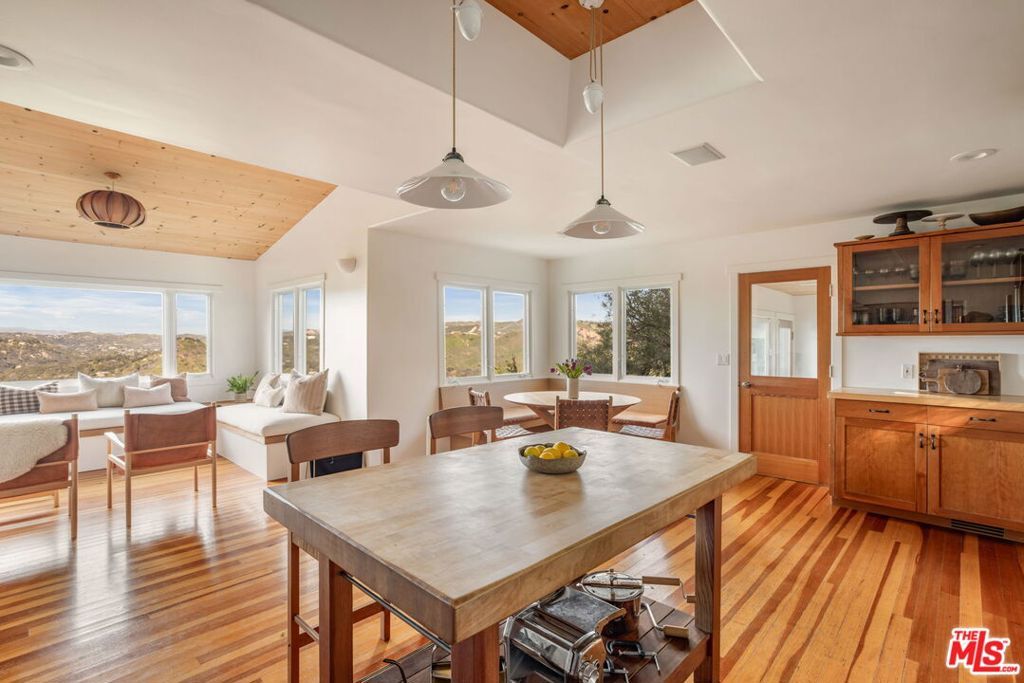 Image 15 of property listing at 20155 Observation Drive, Topanga, CA 90290