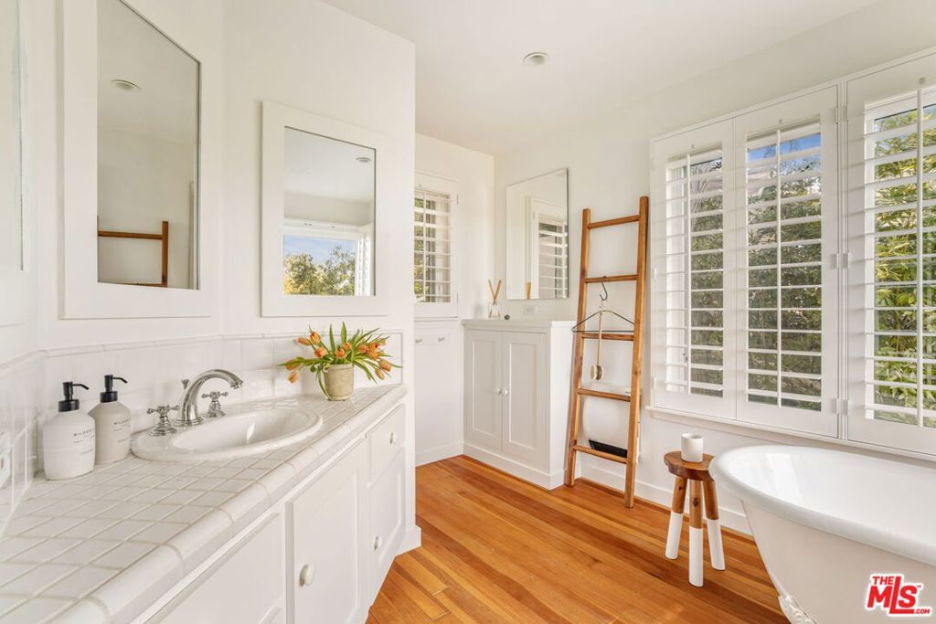 Image 19 of property listing at 20155 Observation Drive, Topanga, CA 90290