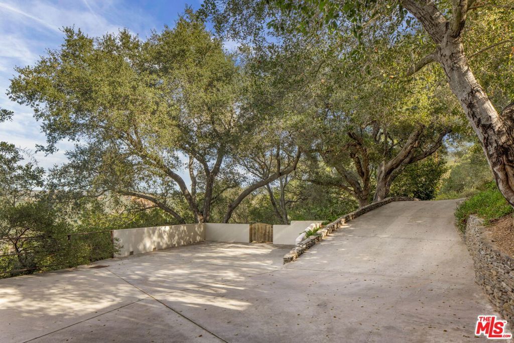 Image 35 of property listing at 20155 Observation Drive, Topanga, CA 90290