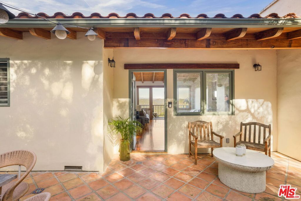 Image 6 of property listing at 20155 Observation Drive, Topanga, CA 90290